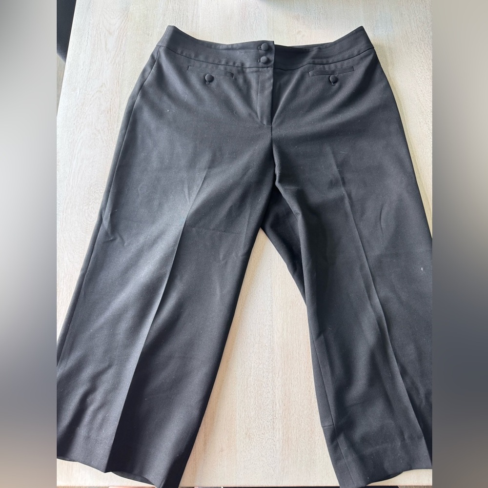 Ann Taylor Margo Curvy Women’s Capri Pants in Black, Size 14